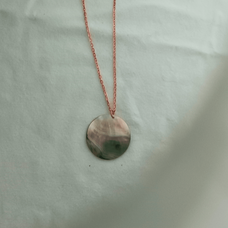 Round pendant necklace